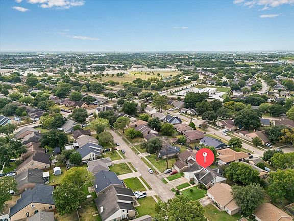 3rd image of 1122 New Tree Ln