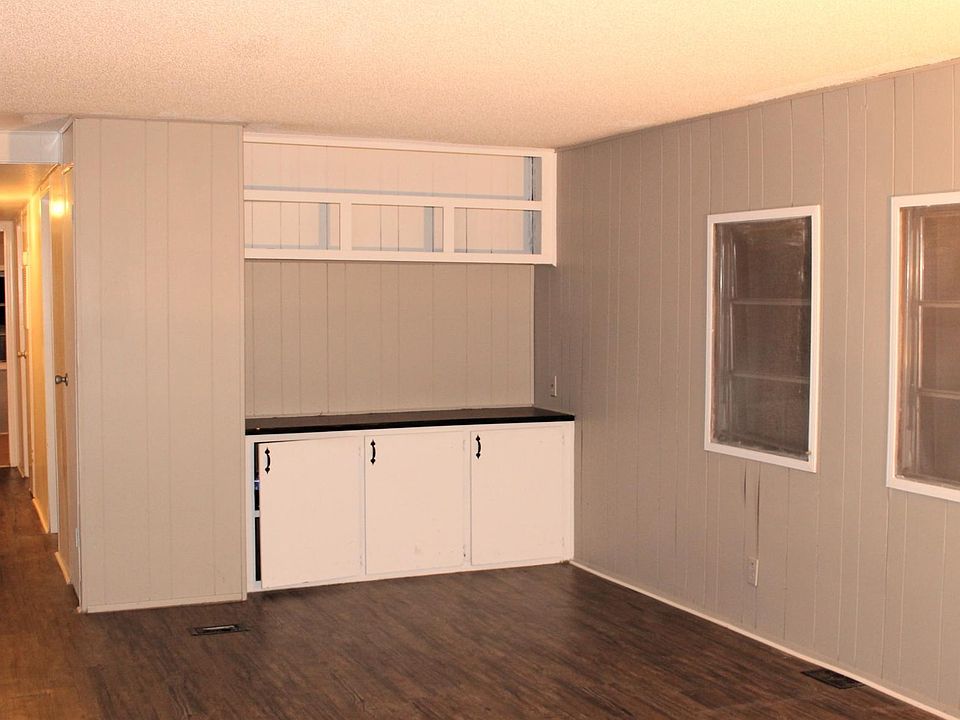 2nd image of 93 Jenny Ln