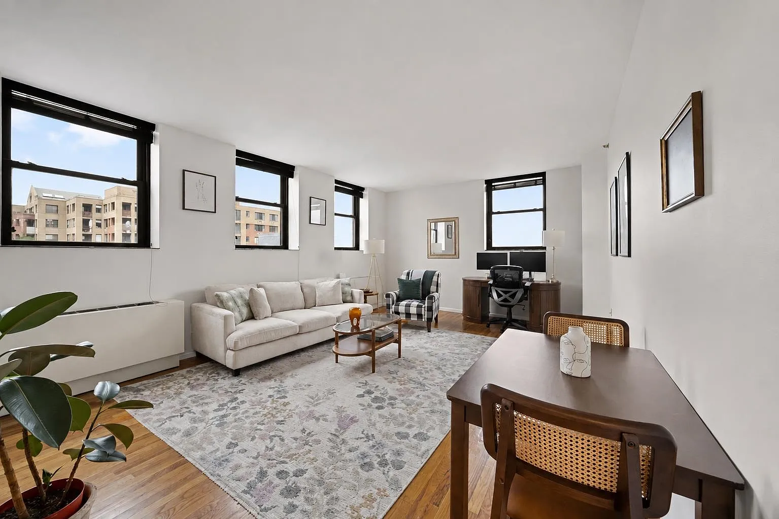 1 bed, 1.0 bath, 820 sqft, $3,600 — Photo 2