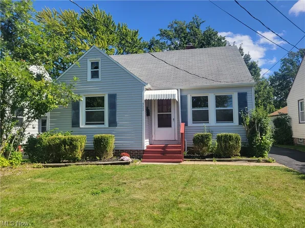 521 E 250th St, Euclid, OH 44132