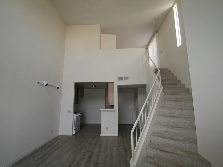 3637 Clarington Ave #213 — Photo 36