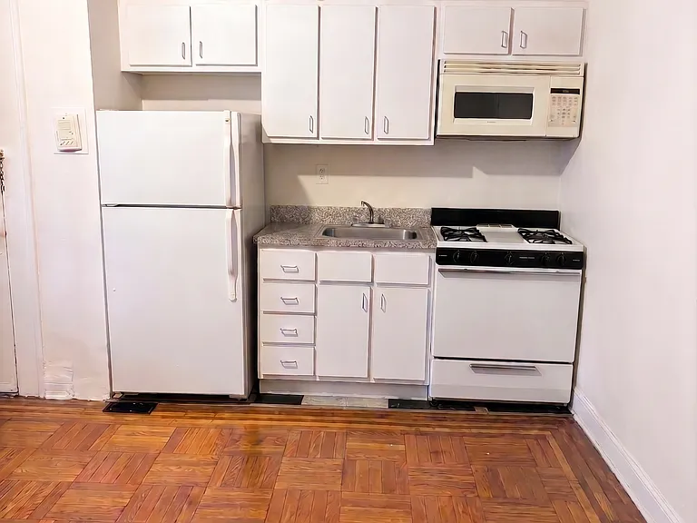624 W 176th St #39 — Photo 8