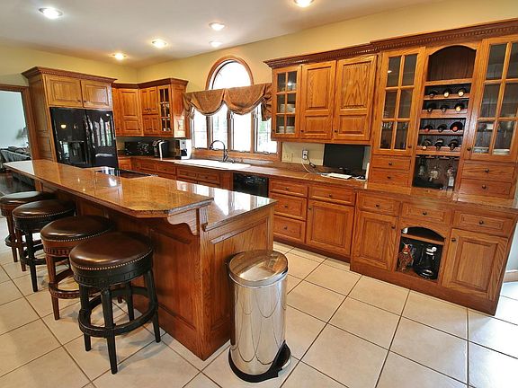 4th image of 3620 Greenbriar Dr
