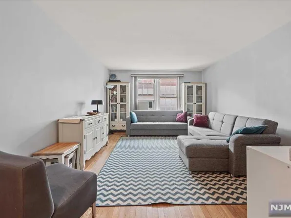 126 Hackett Pl #A104, Rutherford, NJ 07070