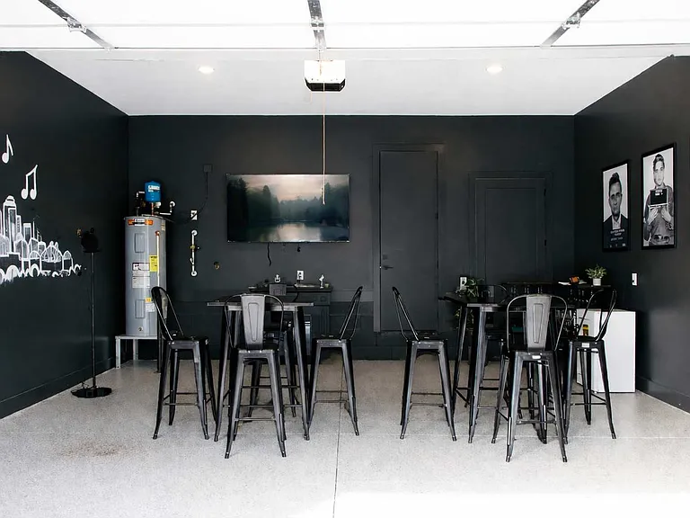 Building's Lounge