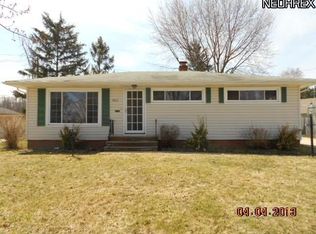 5946 Doxmere Dr, Parma Heights, OH 44130