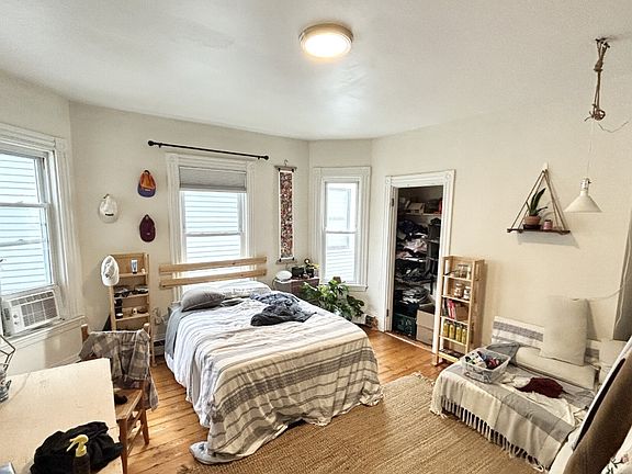 5th image of 72 Calumet St APT 3A