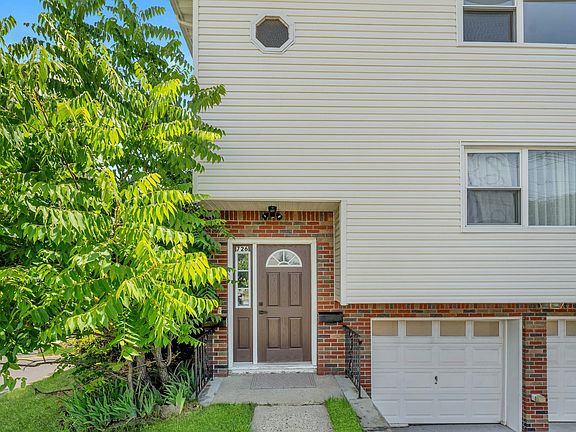 3rd image of 726 Saddle River Rd #2