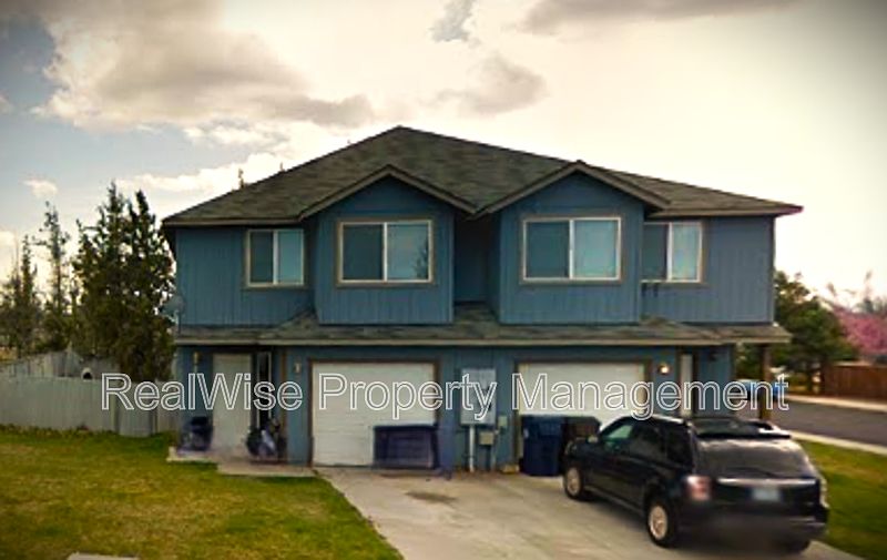 1st image of 752 NW Redwood Ave