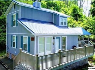 932 Crooked Ridge Rd, Gatlinburg, TN 37738