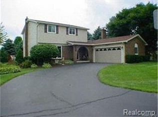 1708 Majon Dr, Highland, MI 48356