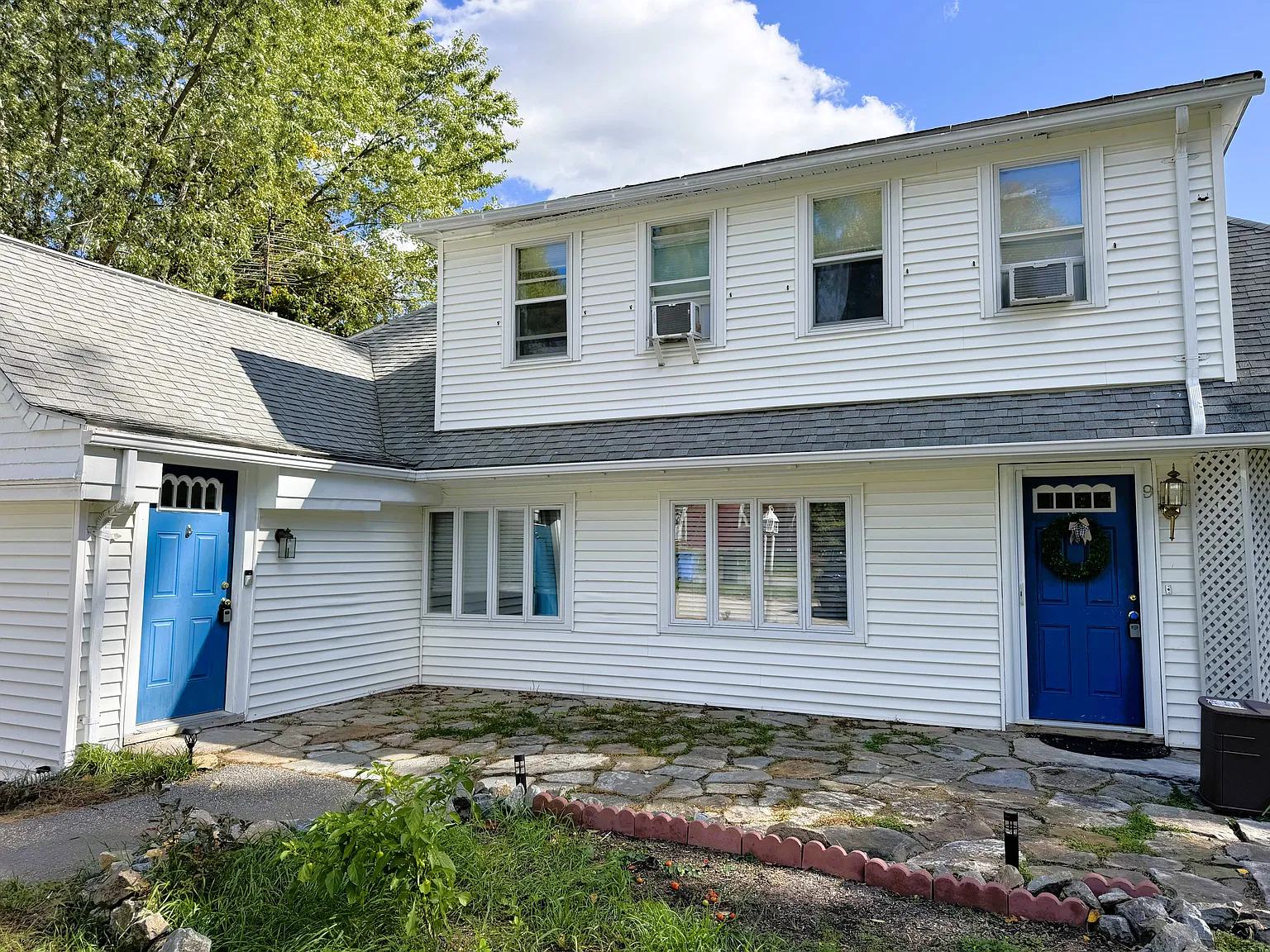 4 bed, 2400 sqft, $2,600 — Photo 1