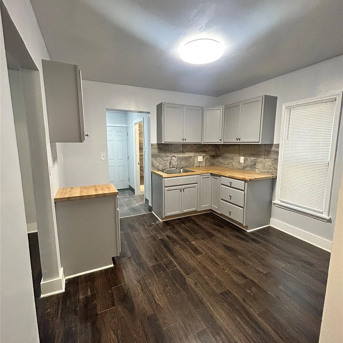 2 bed, 2.0 bath, 860 sqft, $1,100 — Photo 3