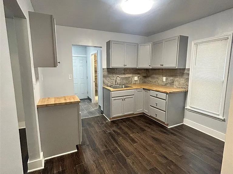 6242 Frontenac St — Photo 3