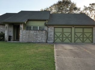 17114 Coachmaker Dr, Friendswood, TX 77546