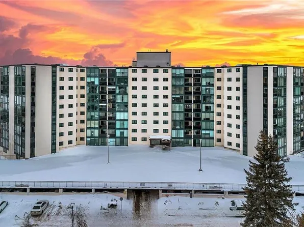 19 Woodlawn Rd E #303, Guelph, ON N1H 7B1