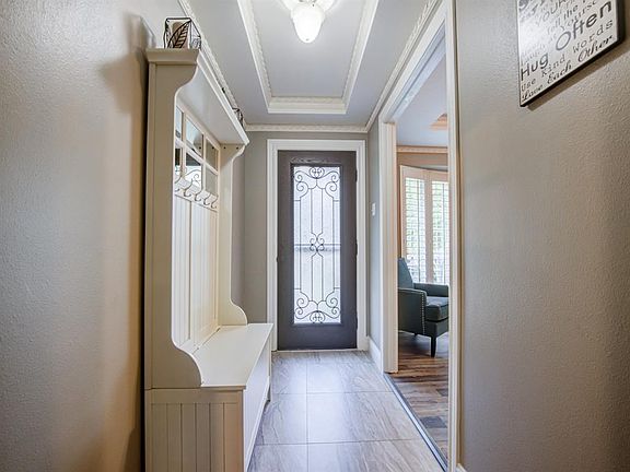 4th image of 208 Rockbrook Dr