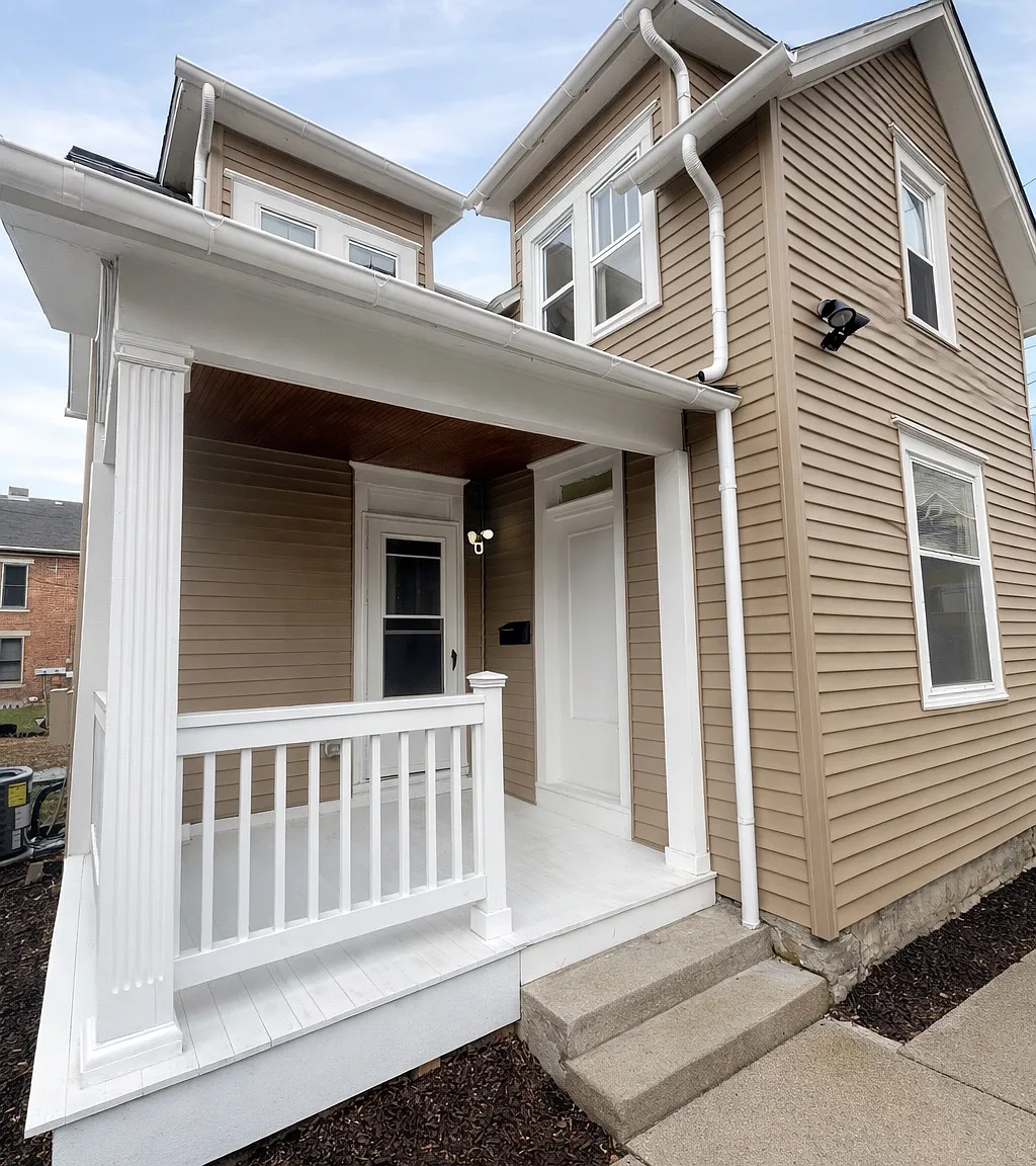 3 bed, 950 sqft, $2,195 — Photo 1