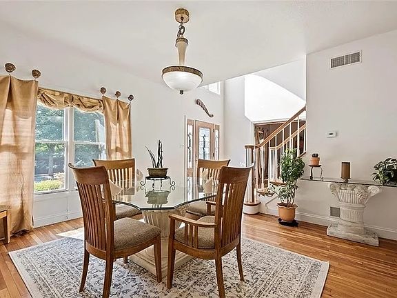 4th image of 142 James Pl