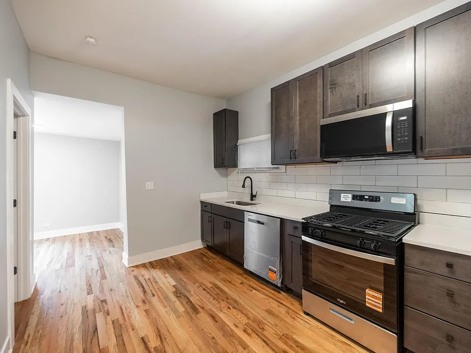 1742 N California Ave #4