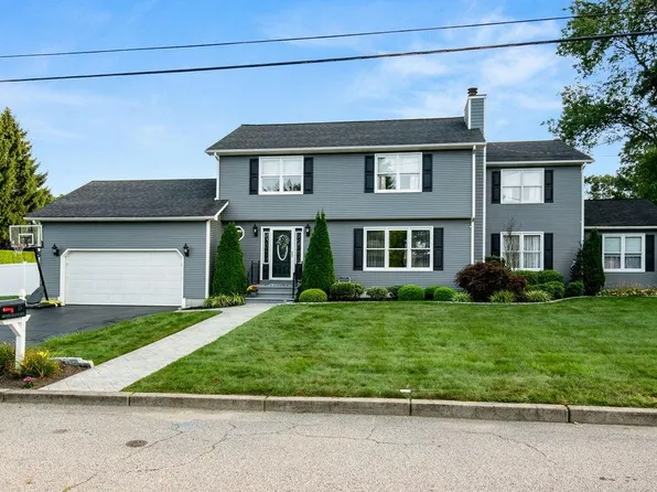 15 Country Meadow Dr, Cranston, RI 02921