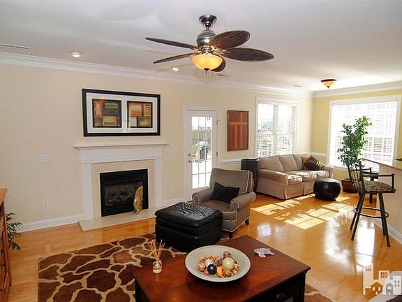 4th image of 1104 Parkmore Ct