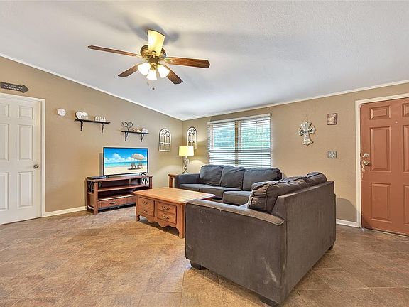 5th image of 33181 Wedgewood Dr