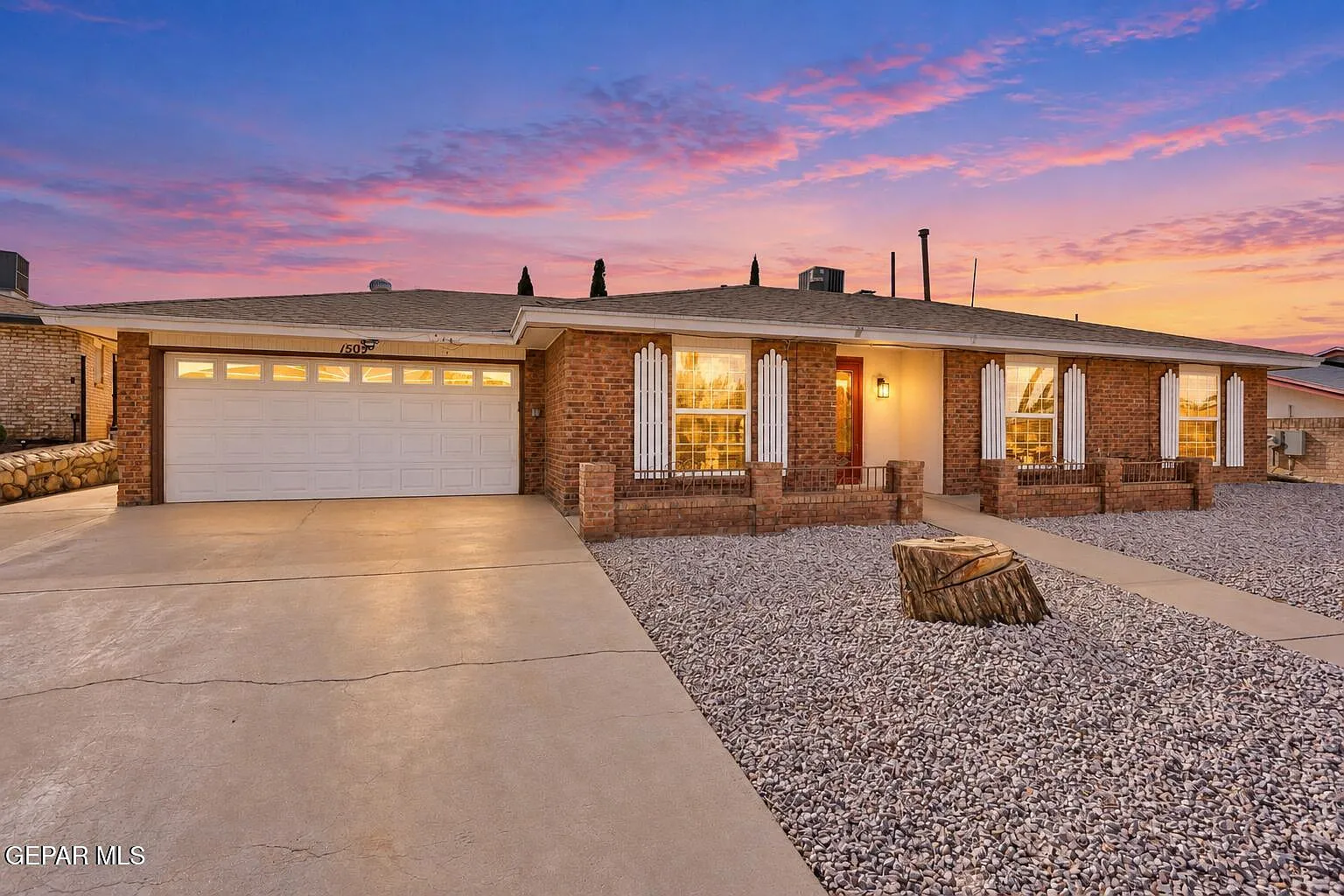 4 bed, 2.0 bath, 2079 sqft, $2,395 — Photo 2