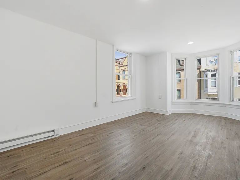 157 W Washington St — Photo 11