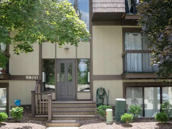 9800 Cove Dr Unit 2H, North Royalton, OH 44133