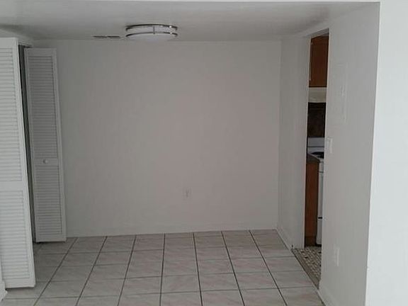 3rd image of 2011 Bay Dr APT 3