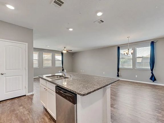 5th image of 633 Bassett Hall Rd