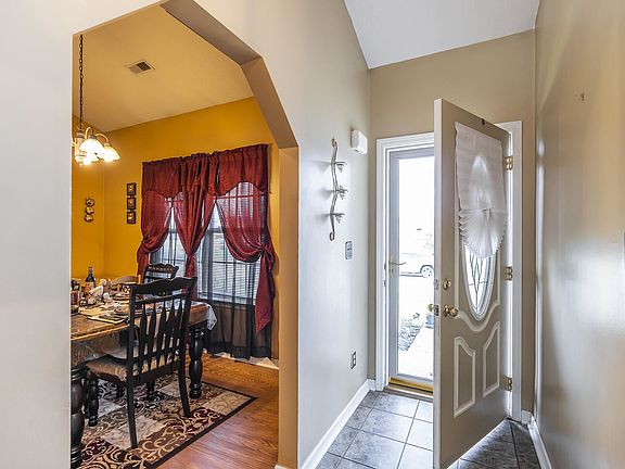 4th image of 1429 Day Lily Dr