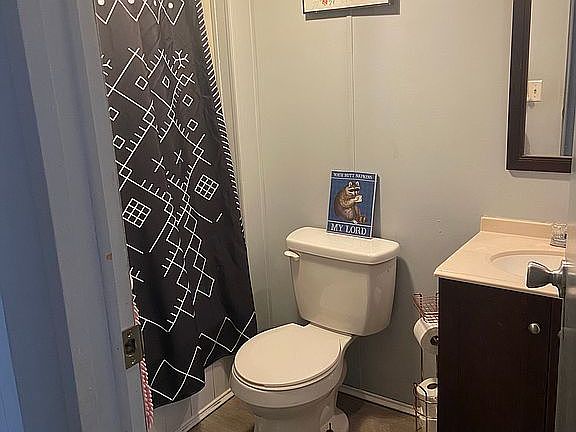 Full bath with linen closet