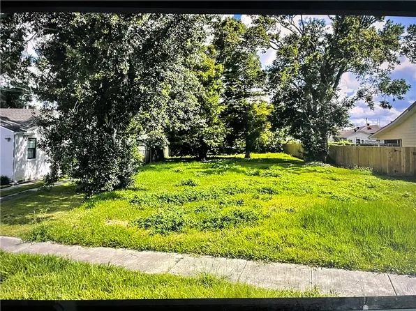 1105 Evergreen Dr, Gretna, LA 70053