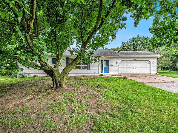 4134 S Luce Ave, Fremont, MI 49412