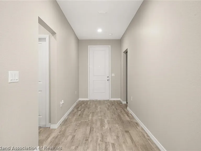 845 Peachtree Dr — Photo 5