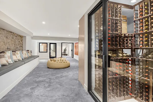 Rented by Sotheby's International Realty | media 35