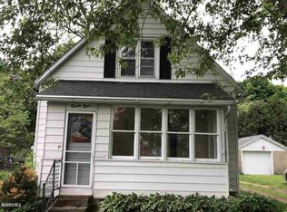 29 Arcade Ct, Freeport, IL 61032