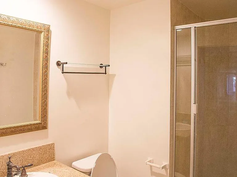 bathroom closet to bed 4
