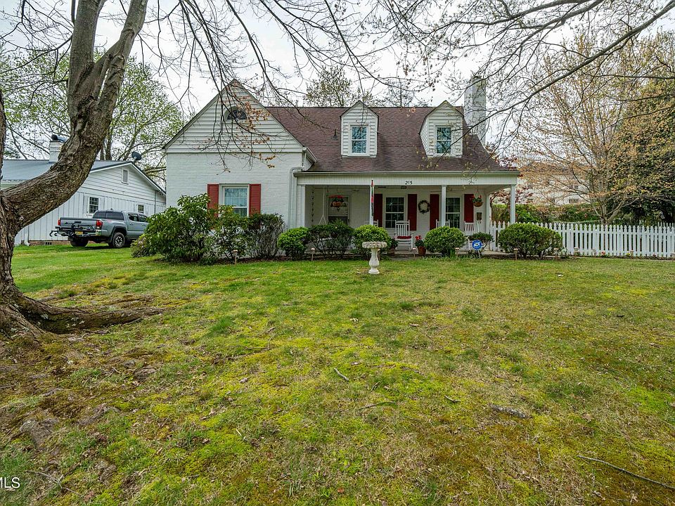 1st image of 215 E Gilmer Park