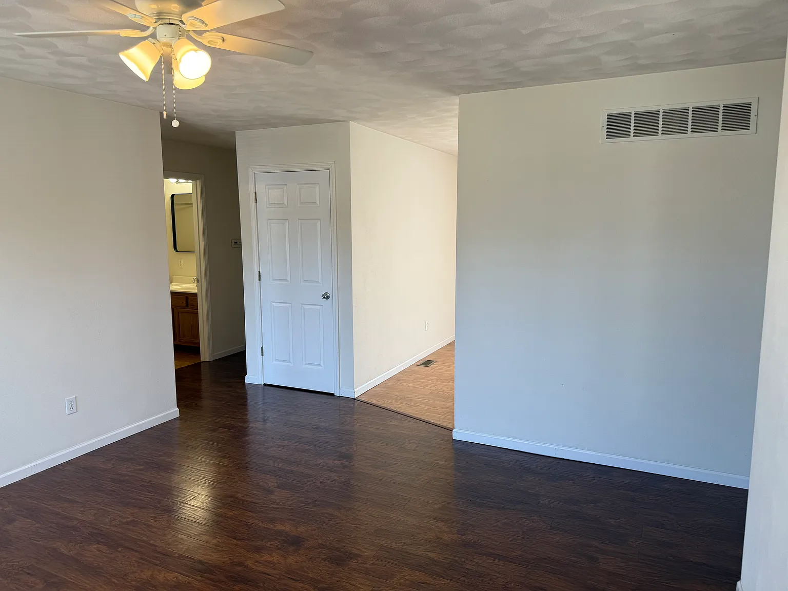 2 bed, 950 sqft, $1,200 — Photo 3