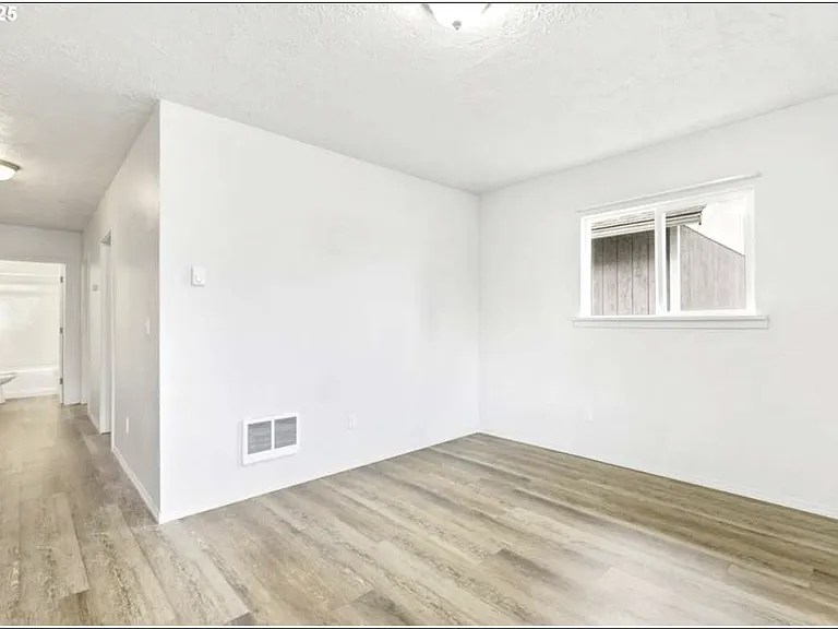 306 18th Ave — Photo 7