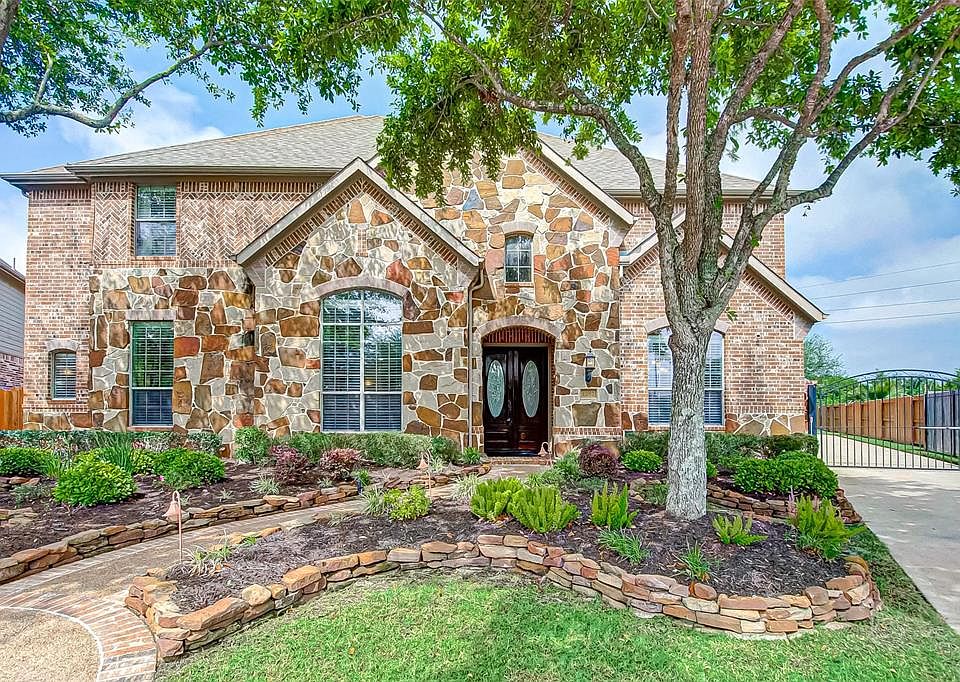 Stunning 5/5.5/3 Highland home on a large lot with handsome brick and stone elevation, gorgeous, mature landscaping, extended covered patio in the beautiful neighborhood of Telfair. VIRTUAL TOUR ATTACHED. IF BUYER IS UNABLE TO ATTEND A SHOWING WE CAN