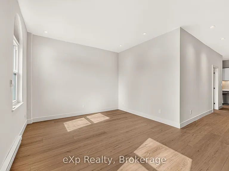 24 Wellington St #12 — Photo 24