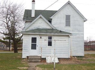 245 S Railroad Ave, Paxton, IL 60957