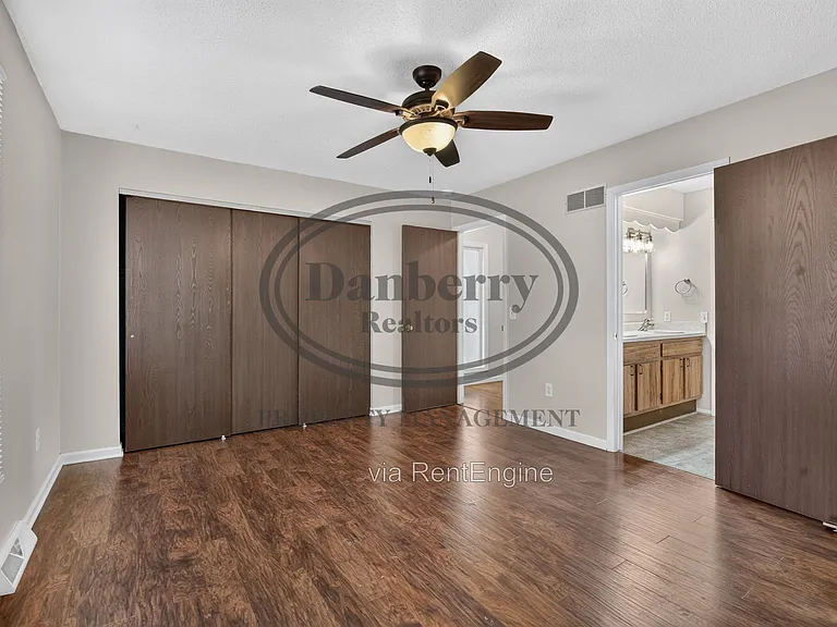5409 Westcastle Dr #4 — Photo 20