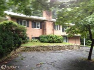1363 Shenandoah River Dr, Harpers Ferry, WV 25425