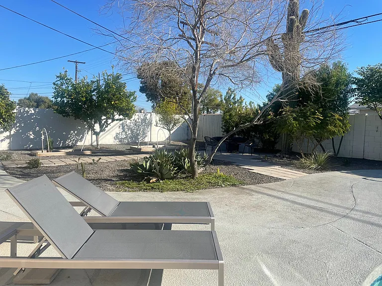 1217 W 15th St — Photo 14