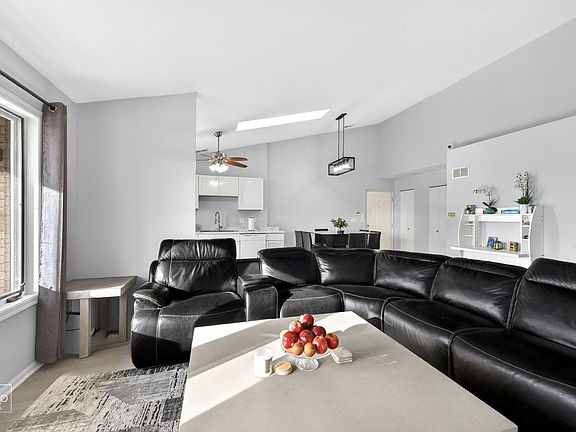 5th image of 6640 183rd St APT 3B